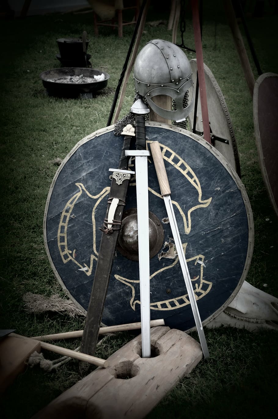 hitam, ditangani, pedang, biru, perisai, belakang, ksatria, lambang, helm, abad pertengahan