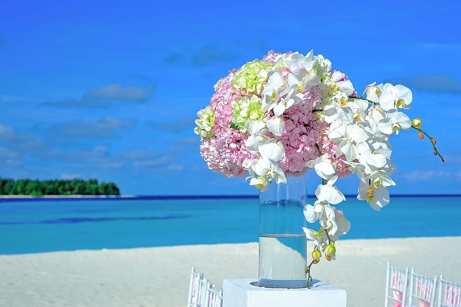 white, pink, flowers decor, atoll, decor, decorations, destination, florist, flowers, hotel