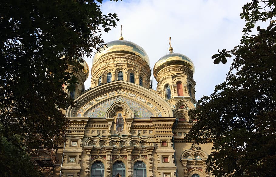Letônia, Liepaja, Karosta, Russo, ortodoxo, igreja, arquitetura, exterior do edifício, árvore, cúpula