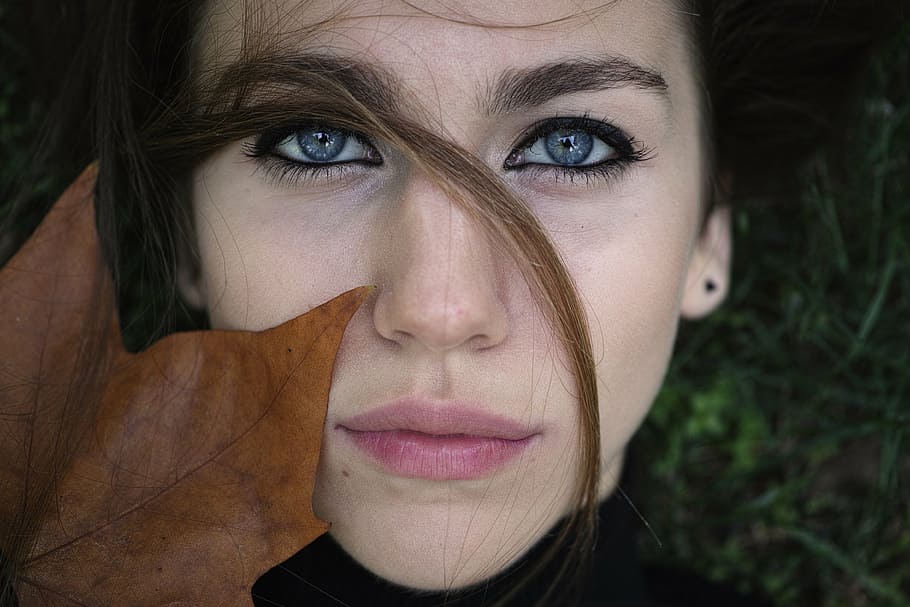 woman, black, turtleneck, top, brown, maple leaf, model, exposure, leaves, autumn