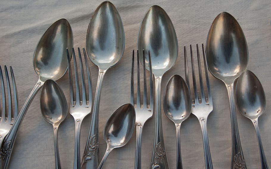 Tenedores, cucharas, cubiertos, tenedor, cuchara, utensilio de cocina, color plateado, metal, utensilio para comer, menaje de hogar