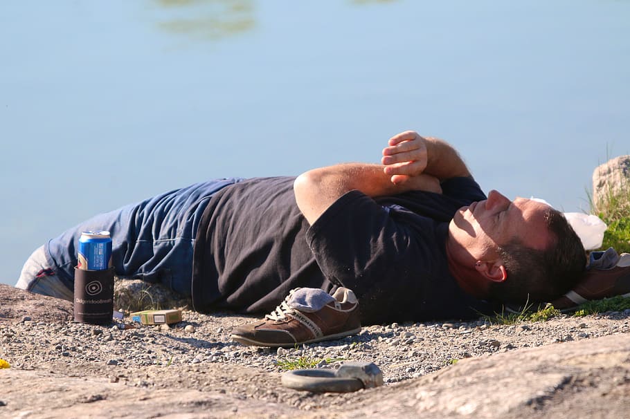 water, ground, man, beer can, cigarette box, shoes, socks, lying, on the ground, rest