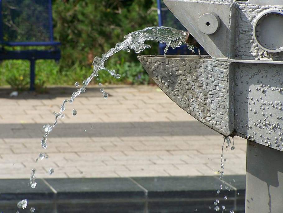 water, gargoyle, drip, fountain, figure, water jet, water fountain, water feature, spit, focus on foreground