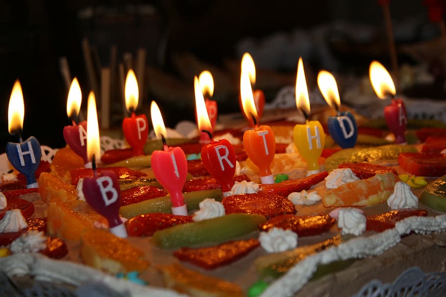 velas de aniversário de cores sortidas, restauração, comida, aniversário, vela, flama, queima, celebração, comida e bebida, consecutivas