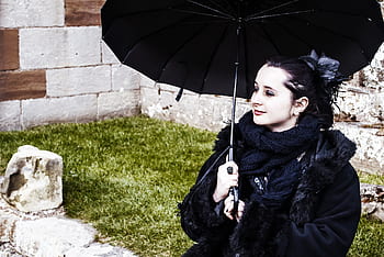 Fotos mujer sosteniendo paraguas libres de regalías - Pxfuel