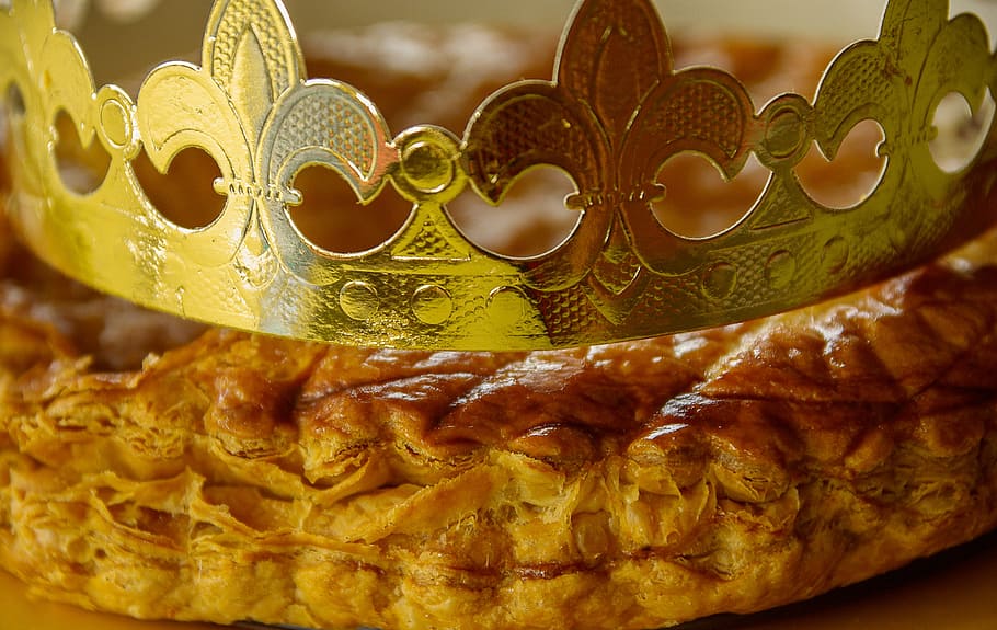 gold-colored tiara, Galette Des Rois, Crown, Slab, Pastry, epiphany, close-up, food and drink, sweet food, food