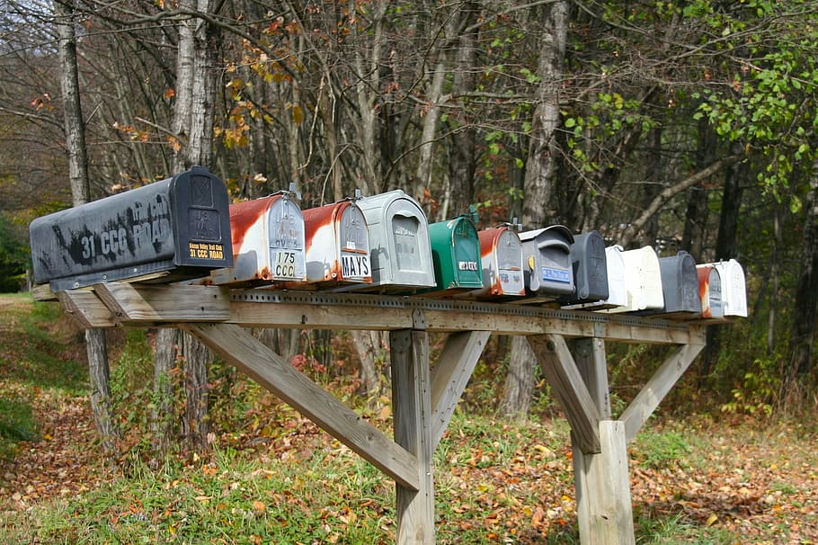 caixas de correio de cores sortidas, vida, beleza, cena, correio, postar, remessa, entrega, pacote, correspondência