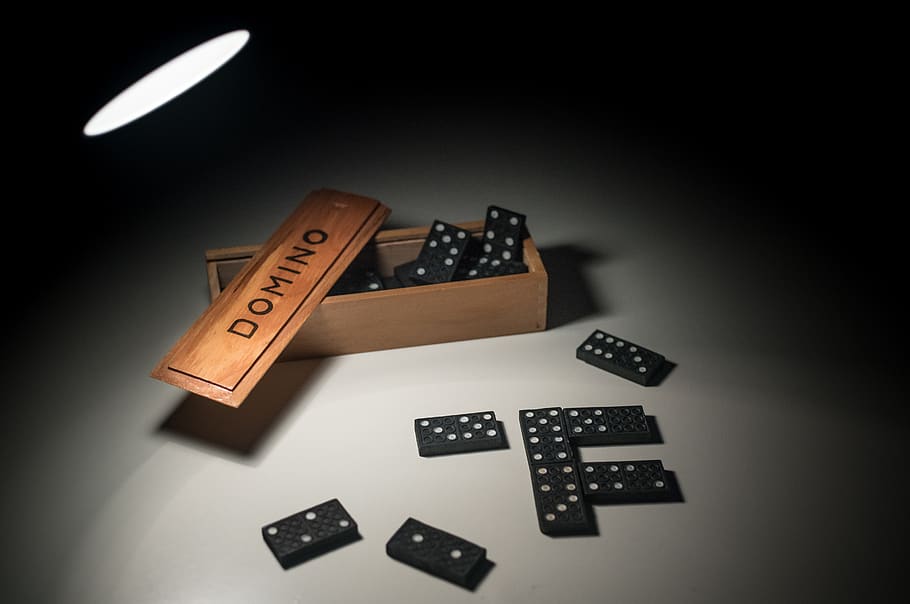 domino, game, dominoes, strategy, business, play, fun, influence, steinchen, hobby