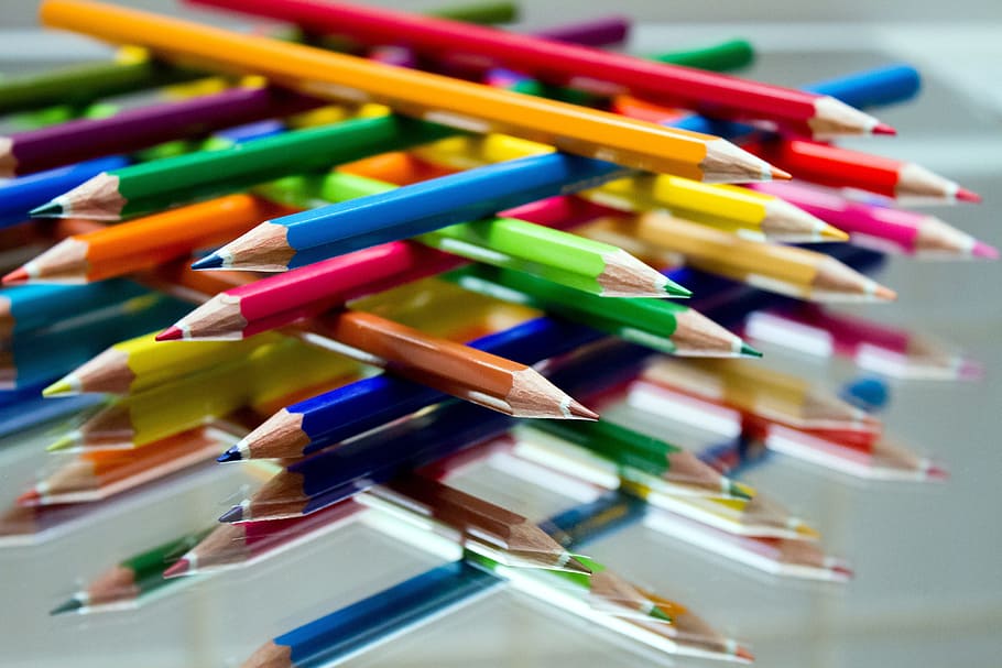 lápis colorido sortido, lápis de cor, pintar, escola, canetas, colorido, desenhar, cor, lápis de cor diferentes, estacas de madeira