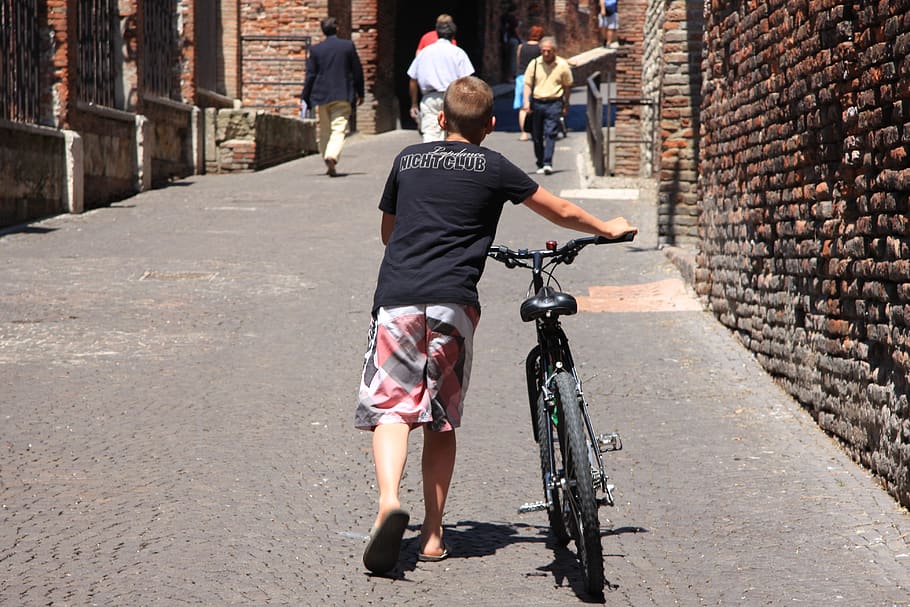 uphill, slide, away, go, bicycle, transportation, full length, real people, city, architecture