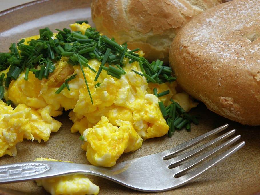 scrambled, egg, bread, breakfast, scrambled eggs, bun, chive, eggs, food, meal