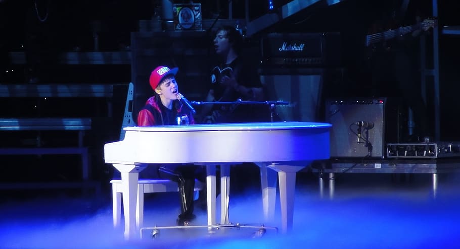 justin bieber, playing, piano, singing, singer, entertainer, concert, entertainment, music, known