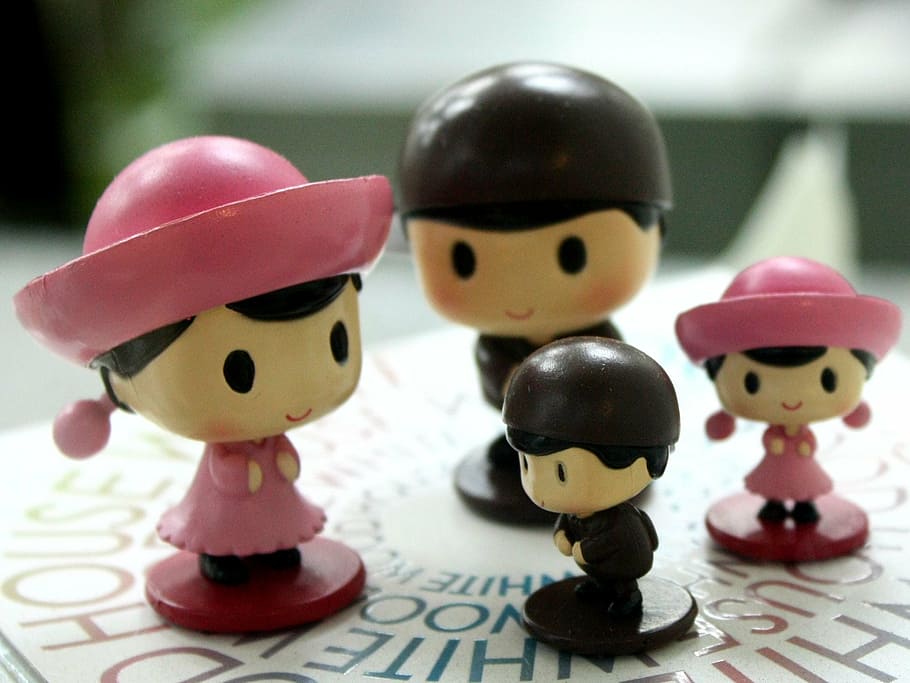 four, brown-and-pink, wooden, toy, white, surface, doll, family, qing zi, couples