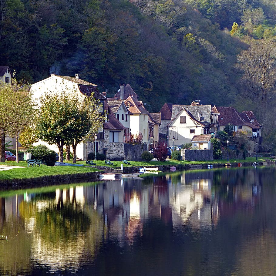 Beaulieu, sur, Dordoña, Francia, casas, al lado, lago, bosque, fondo, arquitectura