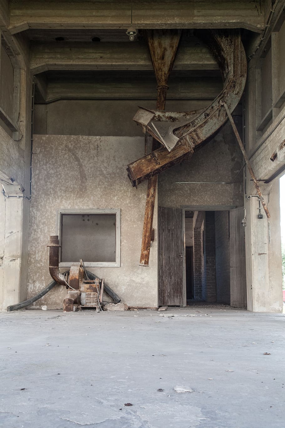 ventanas rotas, pared de ladrillo, fábrica abandonada, vacío, abandonado, roto, fábrica, antiguo, ladrillo, lugar de trabajo