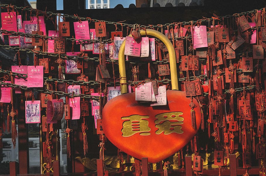 heart, lock, padlock, symbol, love, romantic, vintage, red, metal, chains