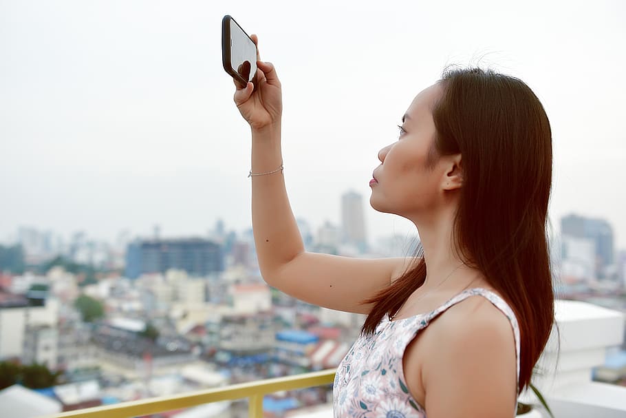 selfie, Visão, Paisagem urbana, Camboja, Barra do céu, Tirando, foto, telefone, Asiático, retrato
