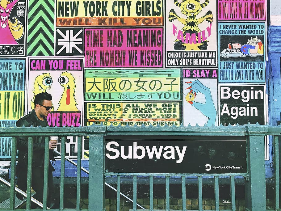 homem, andando, metrô, câmara, rua, parede, arte, pessoas, Nova Iorque, cara