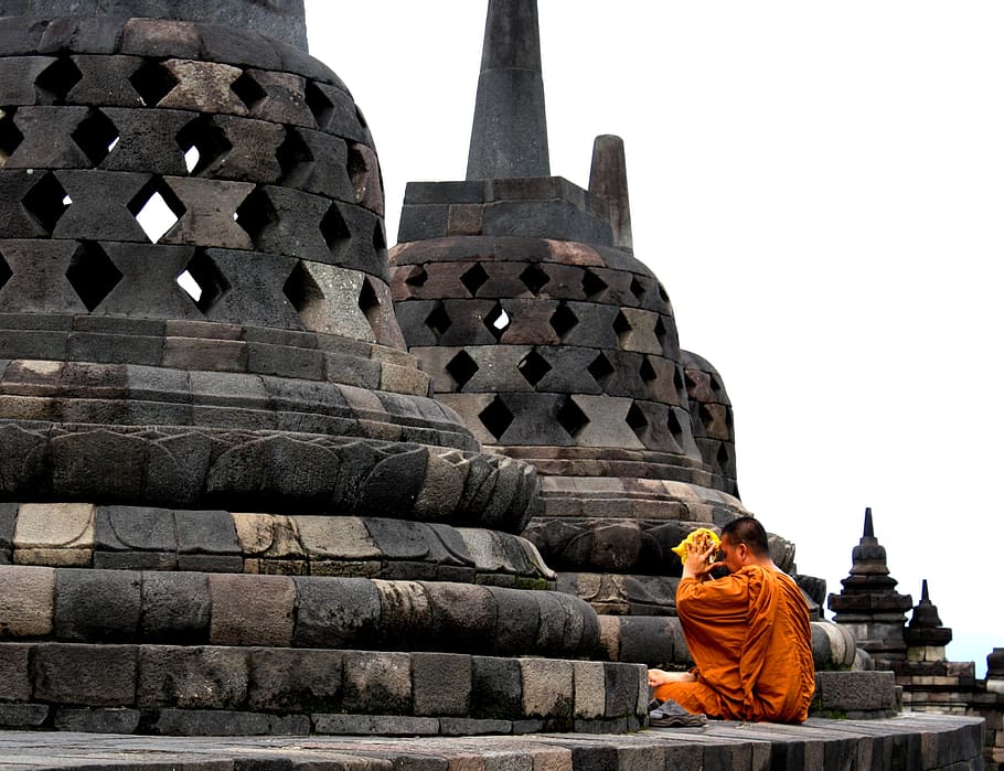hombre, sentado, hormigón, piso, Budha, Sembayang, Biksu, Candi Borobudur, Magelang, Jawa Tengah
