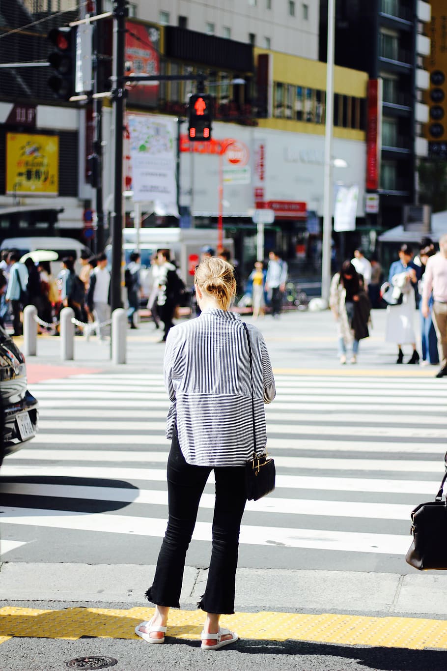 woman, standing, pedestrian, lane, black, car, running, daytime, people, walking