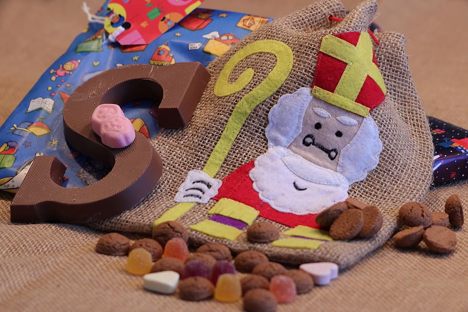 saint nicholas, saint, sint nicolaas, candy, chocolate, pepernoten, pakjesavond, 5th of december, tradition, netherlands