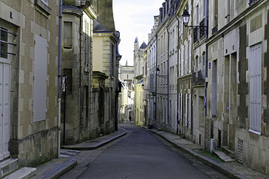Hormigón, carretera, casas, camino de hormigón, en el medio, Poitiers, ciudad vieja, calle, francés, vacío