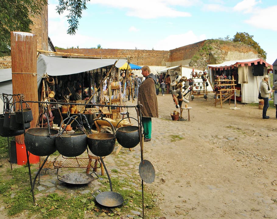 medieval market, pot maker, burghof, historically, real people, men, food, food and drink, group of people, market