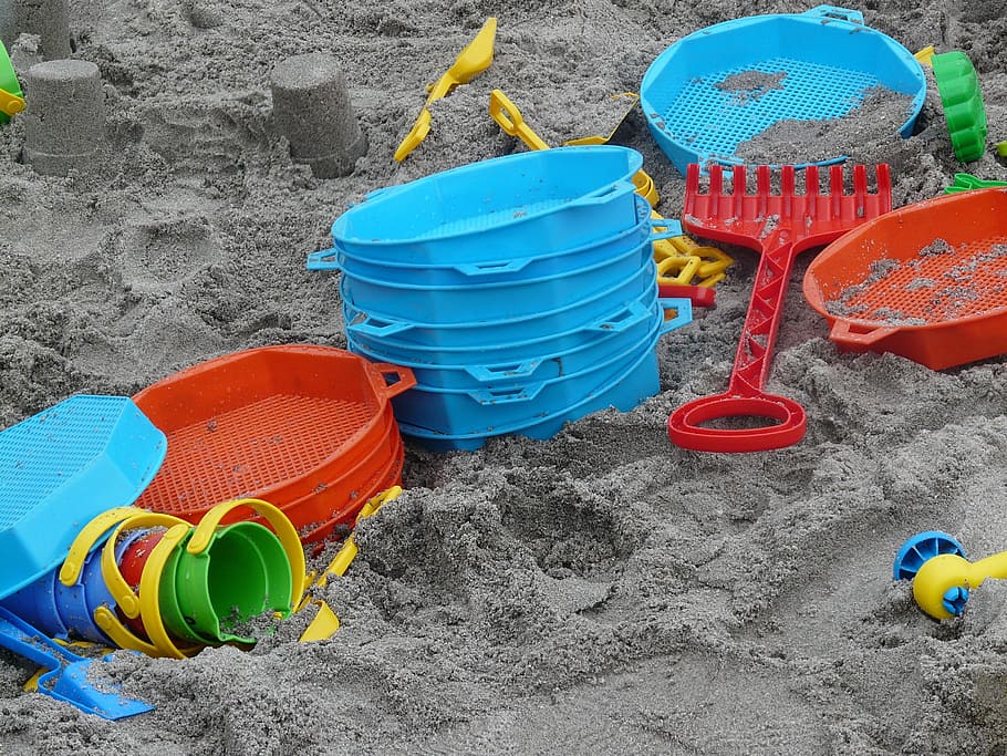 toys, sand, sand toys, digging, play, children holiday, sandalwood stuff, sieve, bucket, blade