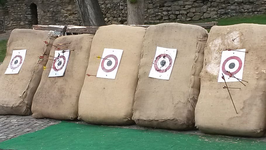 arrows at target, objectives, target disks, without fail, middle, bull's eye, arrow, target, bow and arrow, archery