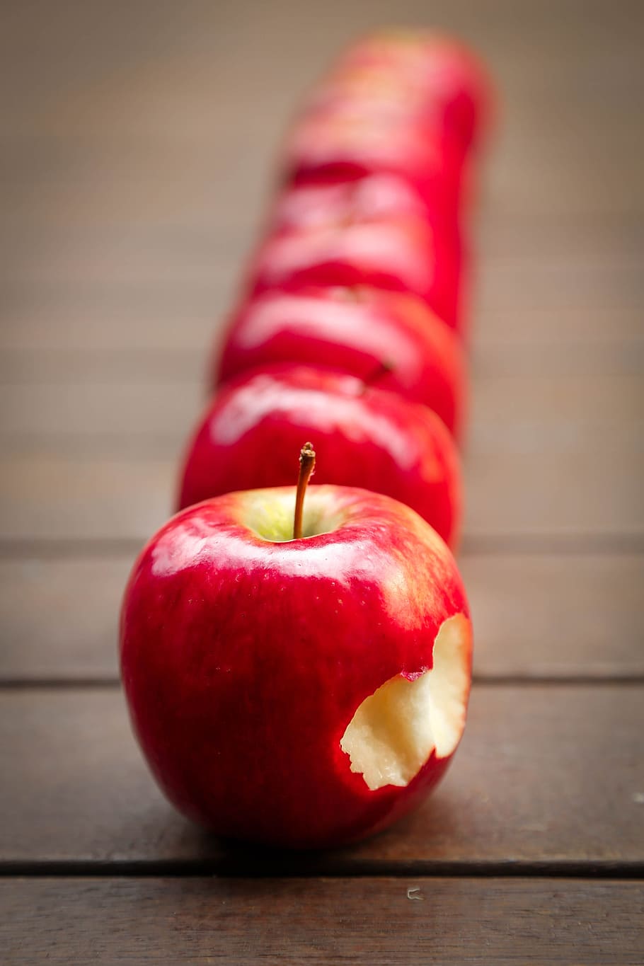 shallow, focus photography, apples, fruit, red, juicy, food and drink, food, healthy eating, wood - material