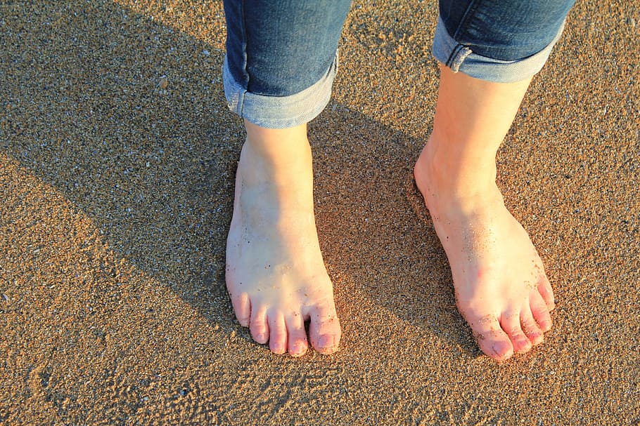 Pés, areia, praia, com os pés descalços, mulher, fêmea, menina, relaxamento, pernas, férias
