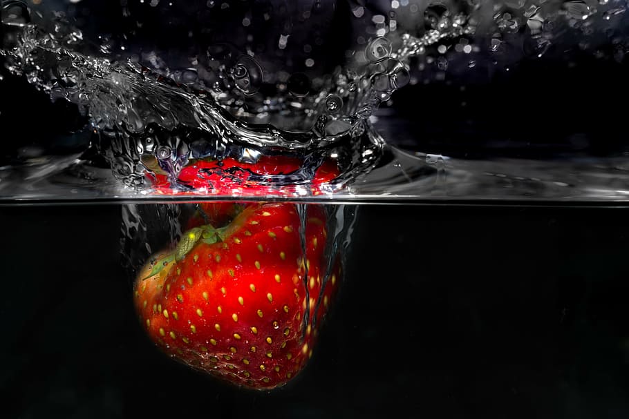 strawberry under water, strawberry, plunge, fresh, nutrition, food, diet, fruit, splash, liquid