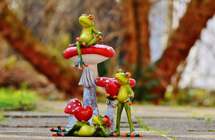 frogs, mushrooms, figures, funny, cute, animals, sweet, fly agaric, love, pair