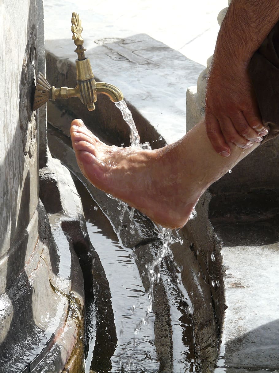 persona, lavado, pie, ritual, cuidado de los pies, lavado de pies, islam, agua, fuente, grifo