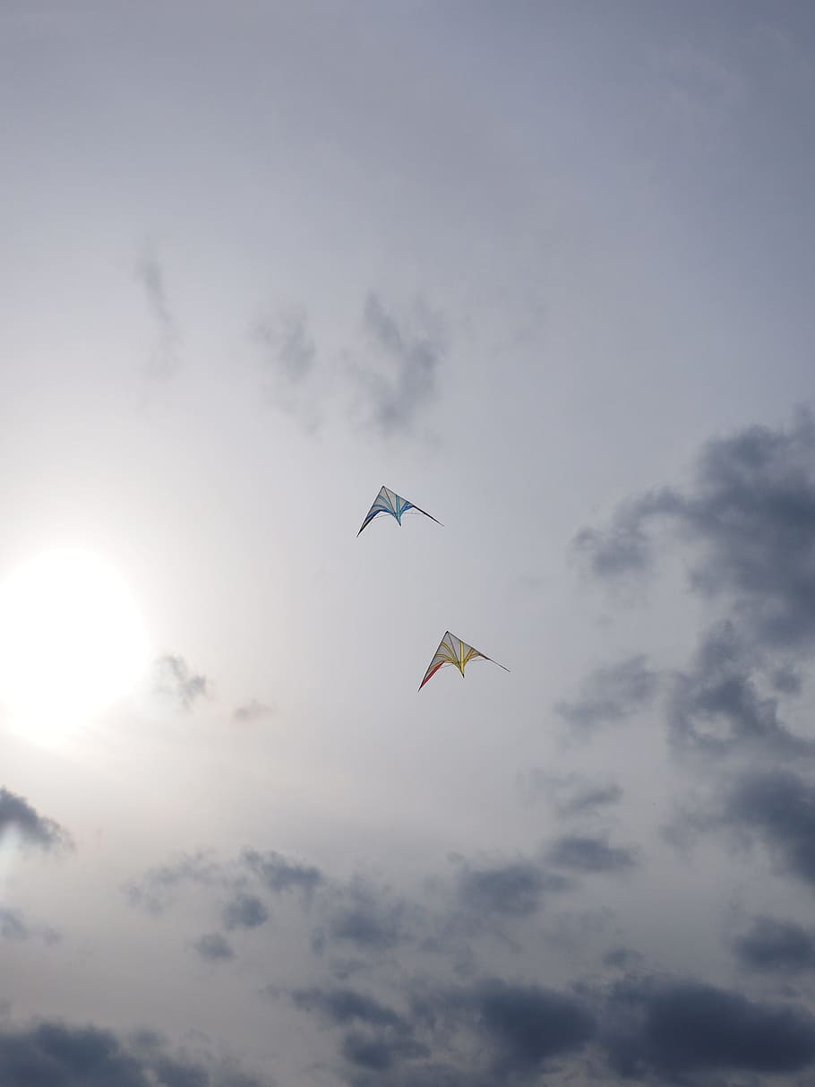 dragons, dragon fly, kite flying, allow kite flying, sun, sky, clouds, flying, cloud - sky, low angle view