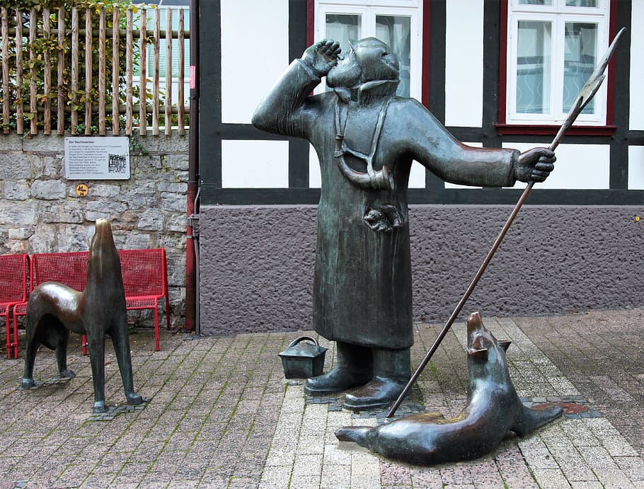 night watchman, bronze, mice, horn, call, statue, art, old town, korbach, protection