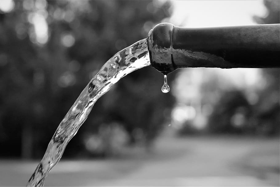 water, fountain, tube, drip, water steel, black and white, focus on foreground, drop, nature, close-up