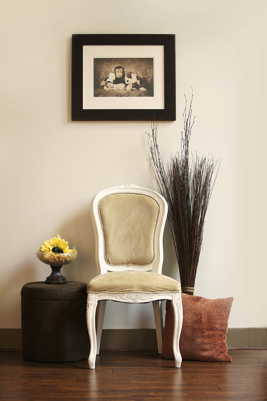 Blanco, de madera, enmarcado, acolchado, silla, pintura, colgado, pared, interior, habitación