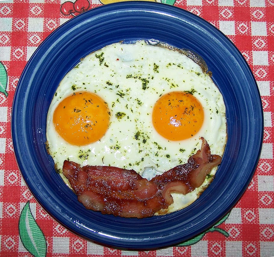 bacon, eggs, plate, fried, egg, smilie, yolk, meal, breakfast, food and drink