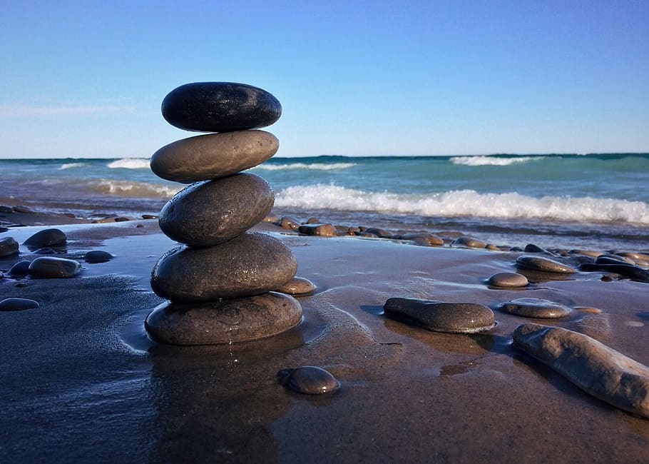 abu-abu, ditumpuk, batu, di samping, tubuh, air, batuan, keseimbangan, pantai, laut