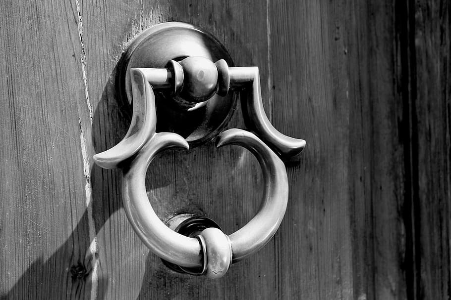 Doorknocker, Call Waiting, Door, old, building, make up, intake, black And White, wood - Material, old-fashioned