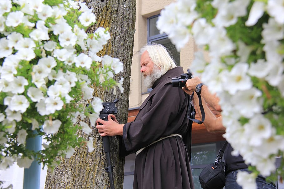 franciscan, monk, catholic, christian, old, white hair, white beard, filming, shooting, white blossoms