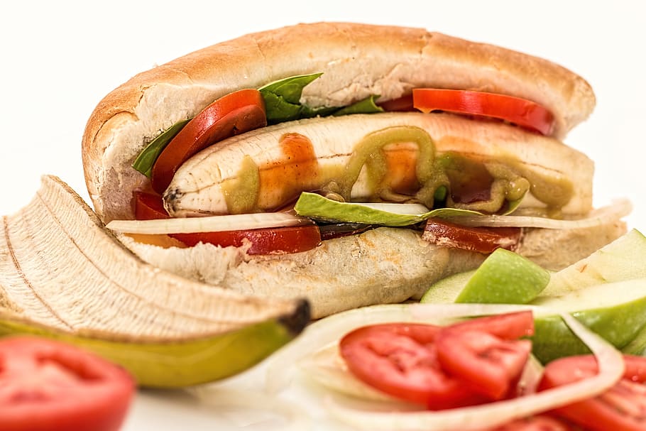 banana sandwich, sliced, tomatoes, hot dog, banana, salad, unexpected, mistake, bizarre, bread roll