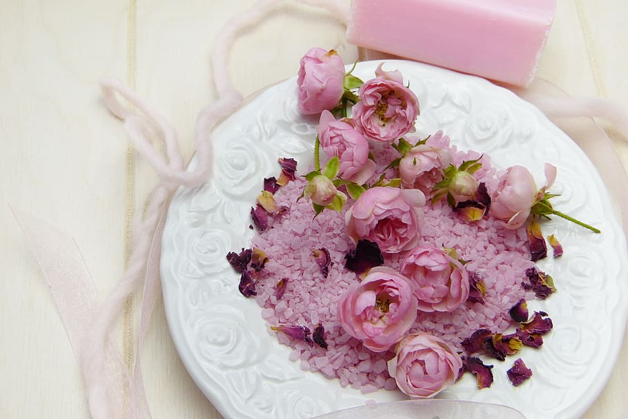 purple, multi-petaled flowers, round, white, ceramic, plate, badesalz, roses, rose flower, soap