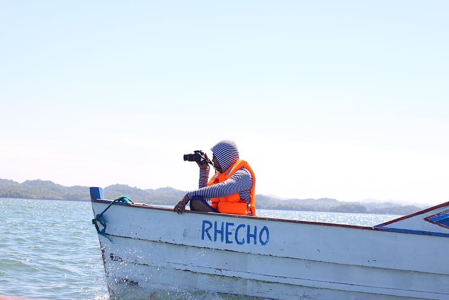 photographer, sea, ocean, boat, boat deck, traveller, guy, man in a boat, island hopping, water