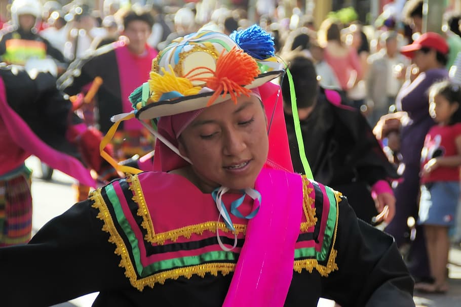 ecuador, riobamba, campesino, festival, disfraz, personas reales, personas incidentales, vestimenta tradicional, estilos de vida, grupo de personas