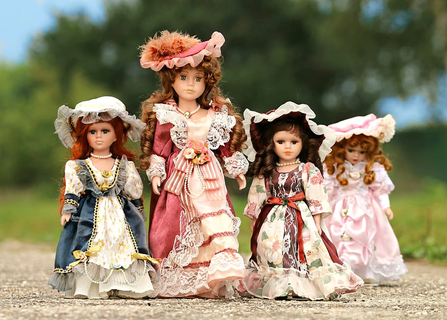 four, female, dolls, pink, blue, dresses, mother, family, offense, quarrel