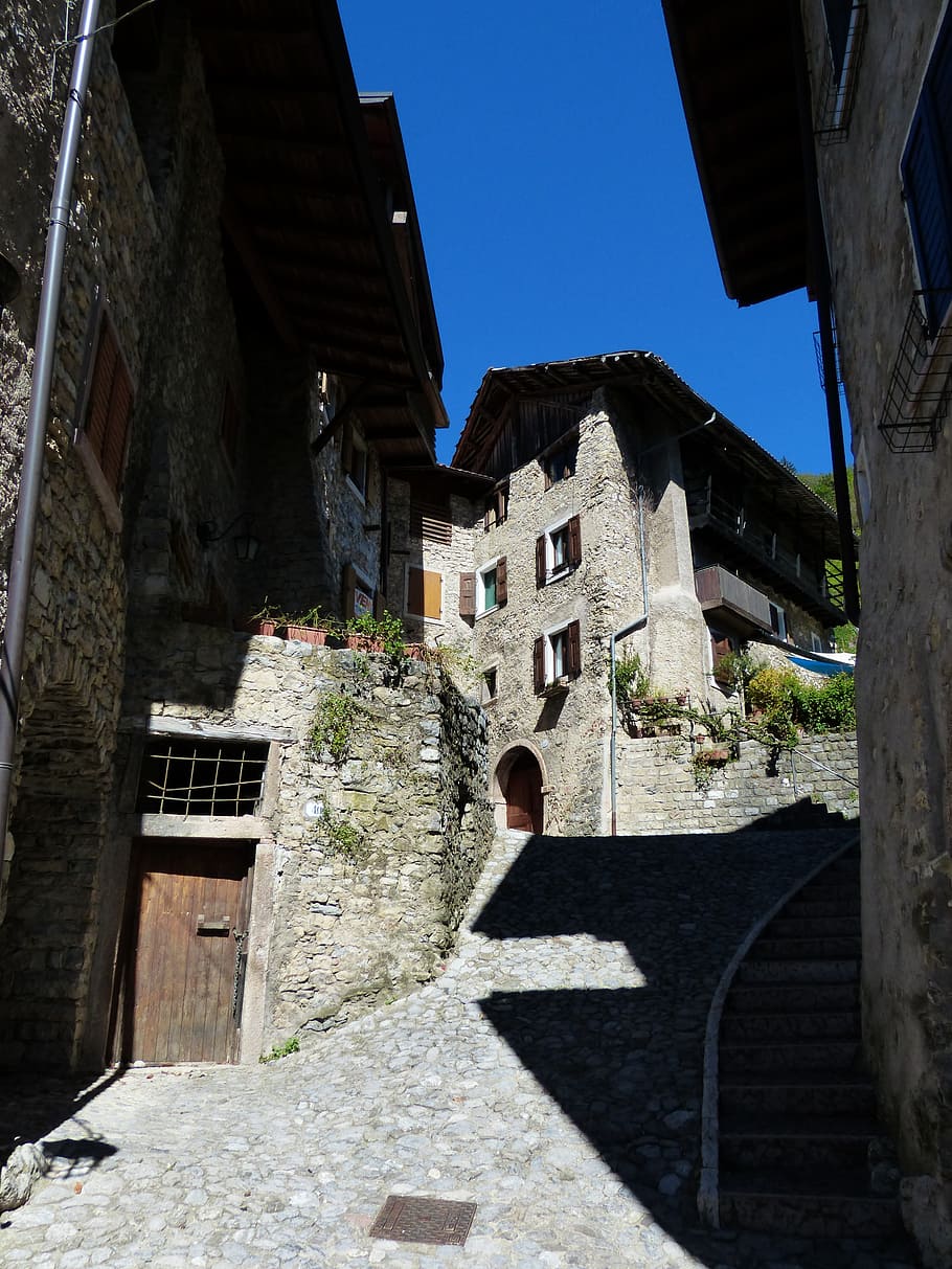 callejón, casas gorge, pueblo medieval, aldea, canale di tenno, tenno, italia, estructura construida, arquitectura, exterior del edificio