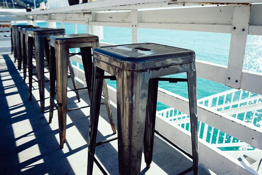 barra, taburetes, al aire libre, asientos, sillas, océano, vista, muebles, metal, oxidado