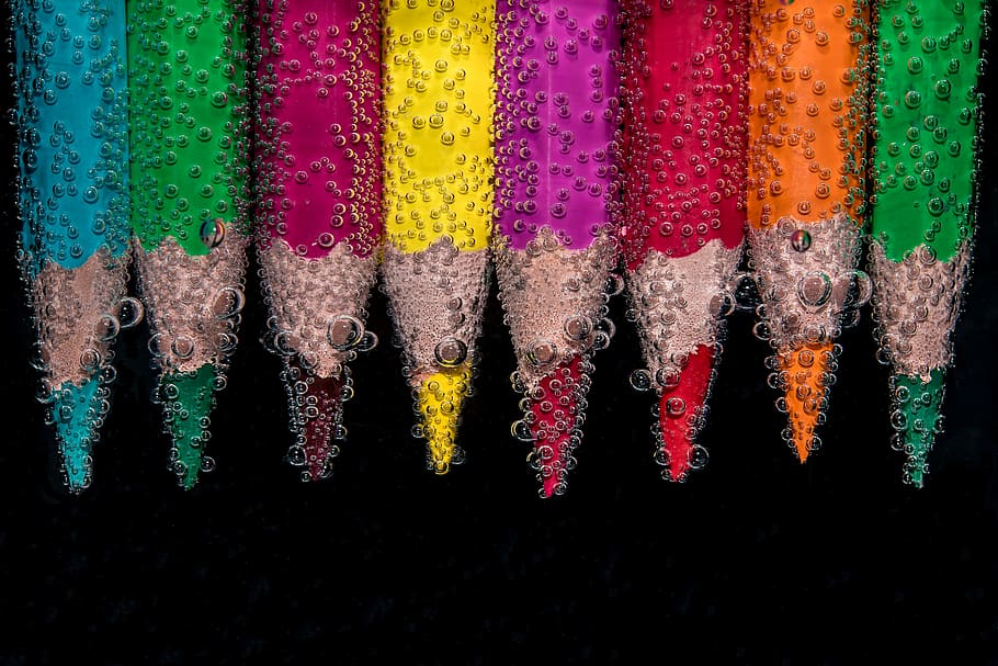 fotografado, azul, verde, rosa, amarelo, roxo, vermelho, lápis de cor, frisado, na água